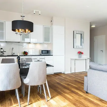 Woronicza Superb Mokotow *